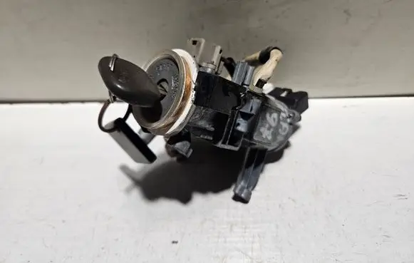 Mitsubishi Galant Ignition lock 337719
