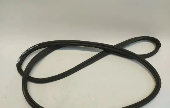 Trunk rubber seal (body)