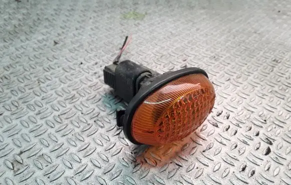 Hyundai H-1, Starex, Satellite Front fender indicator light