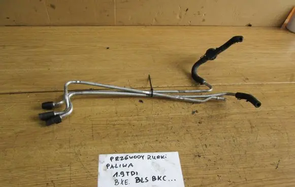 Volkswagen PASSAT B6 Fuel line/pipe/hose 03G130308K