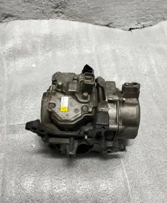 Toyota RAV 4 (XA40) Air conditioning (A/C) compressor (pump) 042200-0533