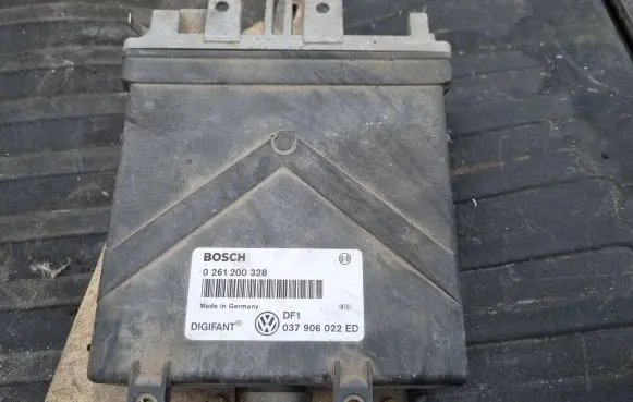 Volkswagen PASSAT B3 Engine control unit/module 770906200