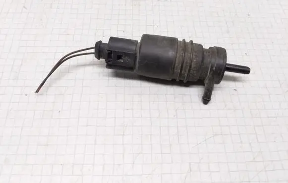 Audi A4 S4 B5 8D Windscreen/windshield washer pump 1J5955651