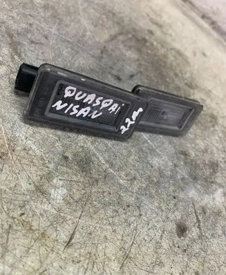 Nissan Qashqai J12 Number plate light