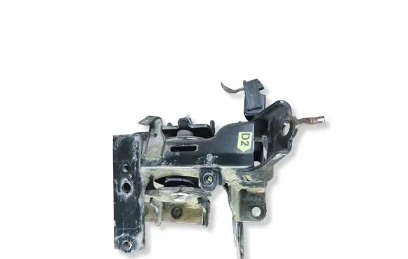 Toyota Yaris Engine mount bracket 