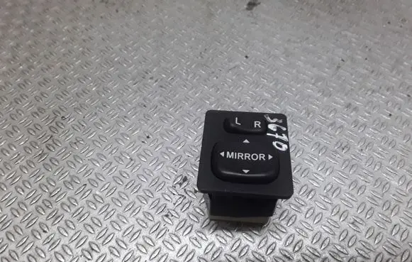 Toyota Yaris Wing mirror switch 769746E