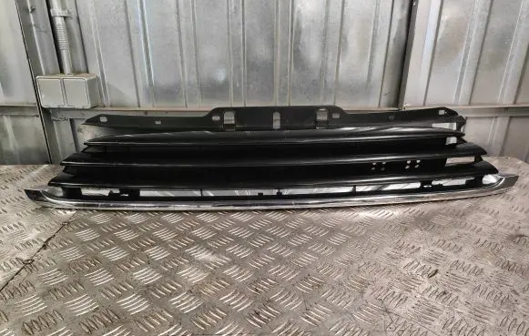 Mini One - Cooper Coupe R56 Front bumper upper radiator grill 7317264