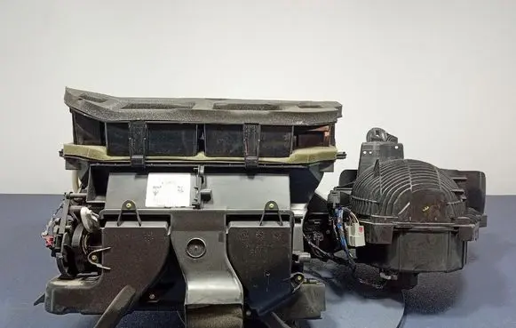Maserati Levante Interior heater climate box assembly 670038354