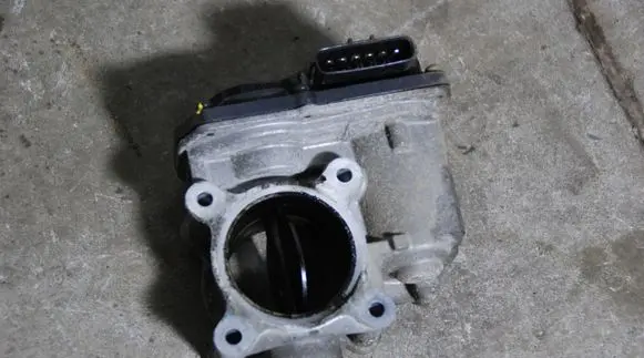 Honda Civic IX Throttle valve NH737M