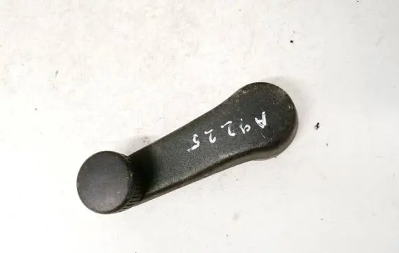 Skoda Octavia Mk2 (1Z) Front door window winding handle 1H0837581D