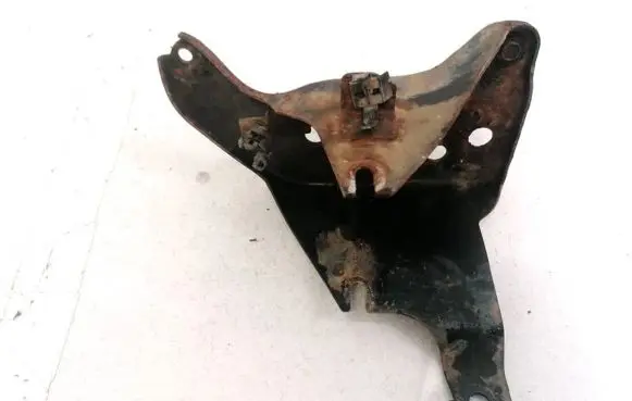 Nissan King Cab, Navara Engine mounting bracket