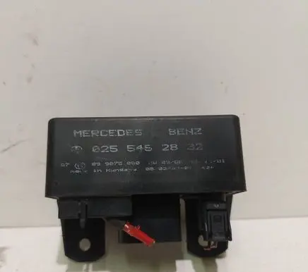 Mercedes-Benz A W168 Glow plug pre-heat relay 0255452832 899075000