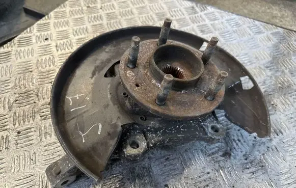 Opel Astra J Front wheel hub