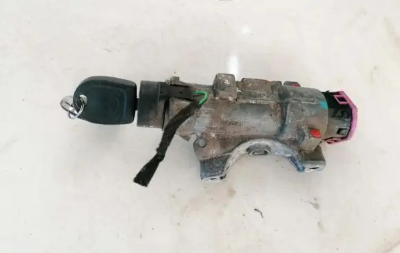 Volkswagen PASSAT B5 Ignition lock 4b0905851