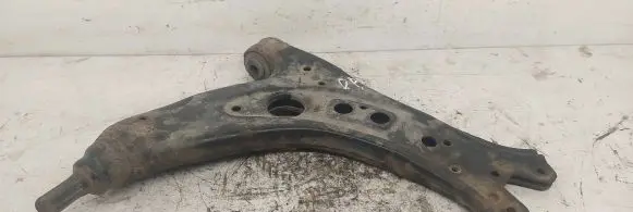 Volkswagen Polo IV 9N3 Front lower control arm/wishbone 600407157C