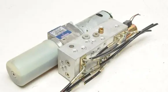 Mercedes-Benz SLK R171 Convertible roof hydraulic pump A1718000030