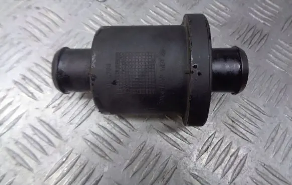 Ford Mondeo Mk III Oil breather separator 1S7Q-9F764-AB
