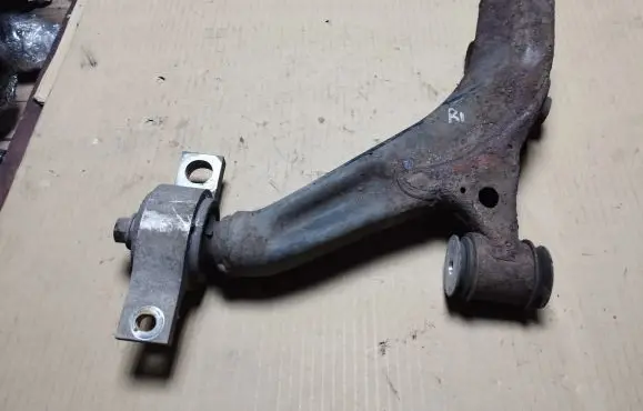 Lexus IS 220D-250-350 Front lower control arm/wishbone