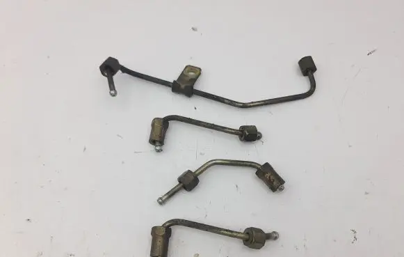 Chrysler Voyager Fuel injector supply line/pipe 