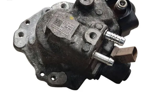 Skoda Octavia Mk3 (5E) Fuel injection high pressure pump 04B130755F 28470303