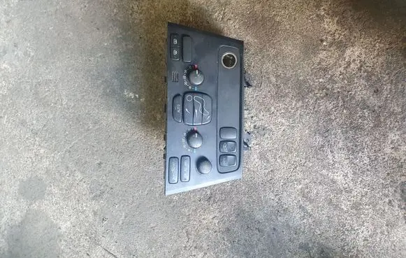 Volvo V70 Climate control unit