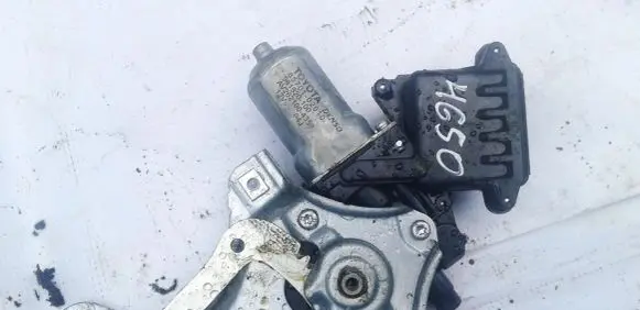 Toyota Auris 150 Front door window regulator motor 8570102010