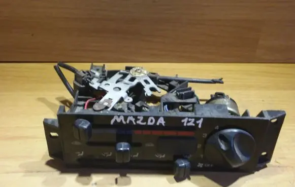 Mazda 121 Climate control unit