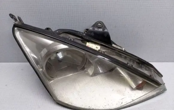 Ford Focus Headlight/headlamp 2M5113W029BD