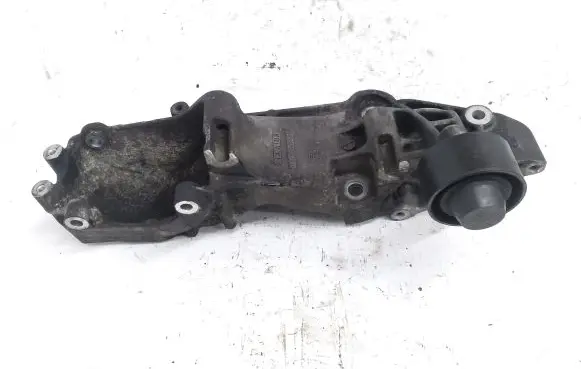 Opel Vivaro Generator/alternator bracket 117103585R