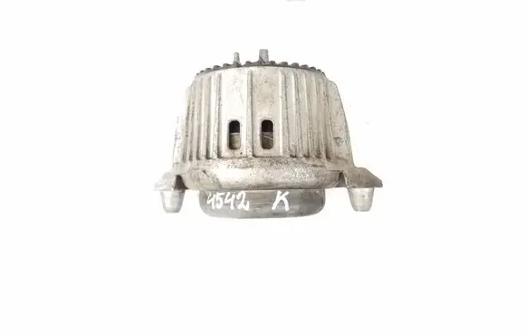 Engine mount bracket