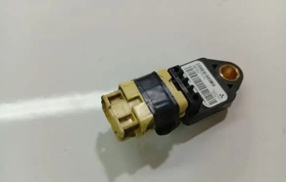 Peugeot 4007 Airbag deployment crash/impact sensor 8651A001