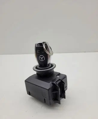 Mercedes-Benz C W204 Ignition lock A2079057101