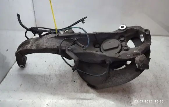 Infiniti Q50 Front wheel hub