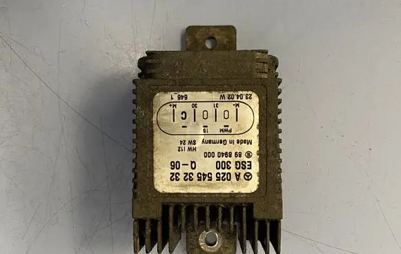 Mercedes-Benz A W168 Coolant fan relay A0255453232
