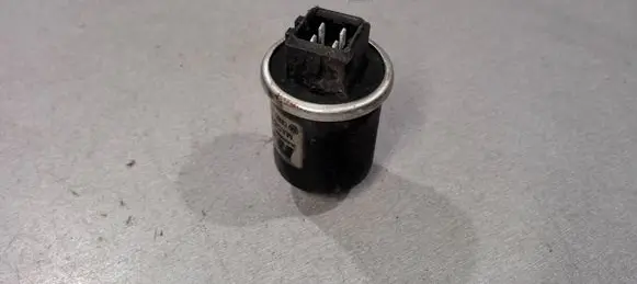 Audi A6 S6 C5 4B Air conditioning (A/C) pressure sensor 8D0959482 SP3H2080
