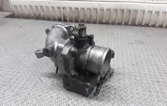 Toyota Avensis T250 Throttle valve 8967221020