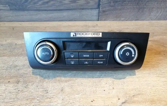 Mitsubishi Pajero Climate control unit