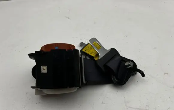 Toyota Land Cruiser (J120) Third row seat belt