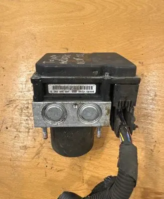 Toyota Avensis T270 ABS Pump 0265951567 00521U0406