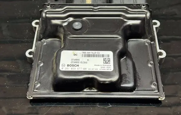 Renault Trafic III (X82) Engine control unit/module ECU 237109894S 237109893S 0281039677
