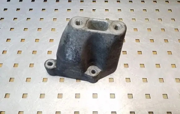 Chrysler 300 - 300C Engine mounting bracket 04578181AA
