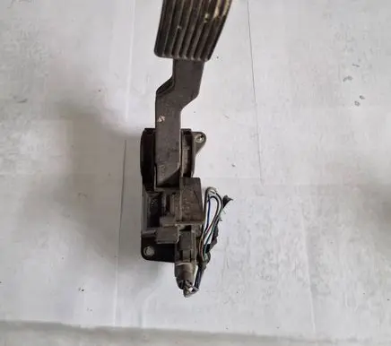 Mercedes-Benz Vito Viano W638 Accelerator throttle pedal 0281002335 287407443 A9013000404