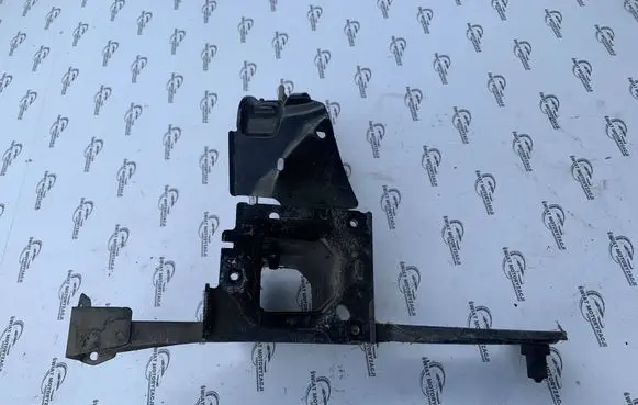 Other engine bay part