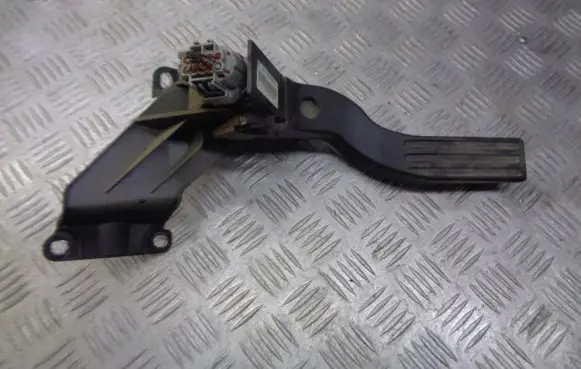 Ford Mondeo Mk III Accelerator throttle pedal 2S71-9F836-AD