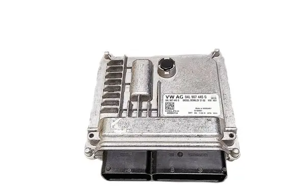 Volkswagen Golf VII Engine control unit/module 04L907445G