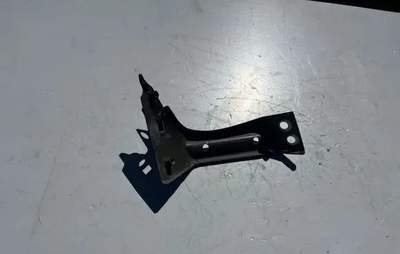 Volkswagen PASSAT B8 Fender mounting bracket 3G0821141