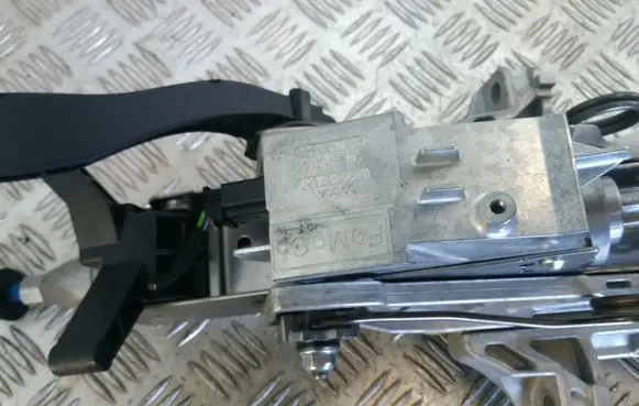 Ford Focus Steering wheel lock AV6N3F880
