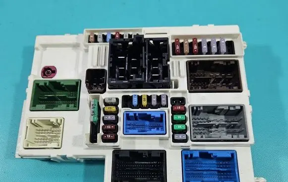 Opel Astra L Fuse box set 9851622580 IMPRK1514093