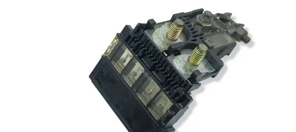 Nissan 350Z Battery relay fuse 