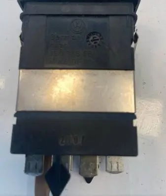 Volkswagen PASSAT B5 Seat heating switch 3B0963564A